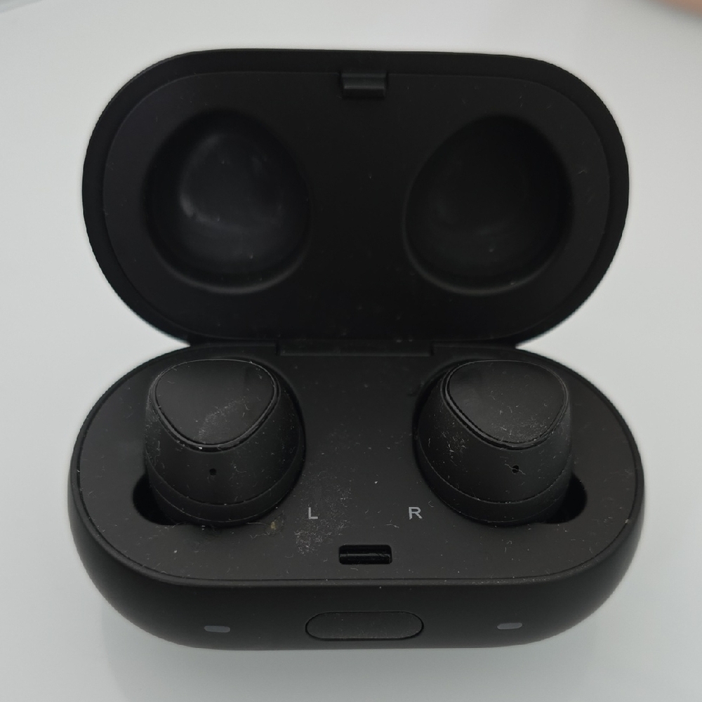 Samsung Wireless Black Earbuds